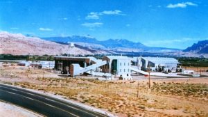 https://commons.wikimedia.org/wiki/File:Steen%27s_$11_million_dollar_Uranium_Reduction_Co._Moab,Utah.jpg
