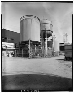 https://commons.wikimedia.org/wiki/File:VIEW_FROM_NORTHWEST_OF_CONDENSATE_STORAGE_TANK_(LEFT),_PRIMARY_WATER_STORAGE_TANK_(CENTER),_CANAL_WATER_STORAGE_TANK_(RIGHT)_(LOCATIONS_E,F,D)_-_Shippingport_Atomic_Power_Station,_HAER_PA,4-SHIP,1-8.tif