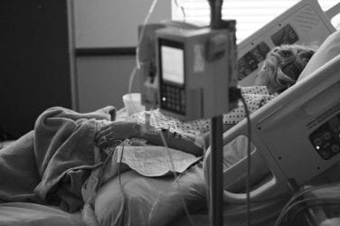 Image of a hospital patient, representing a person seeking quick answers and legal advice through a mesothelioma for dummies-style article.